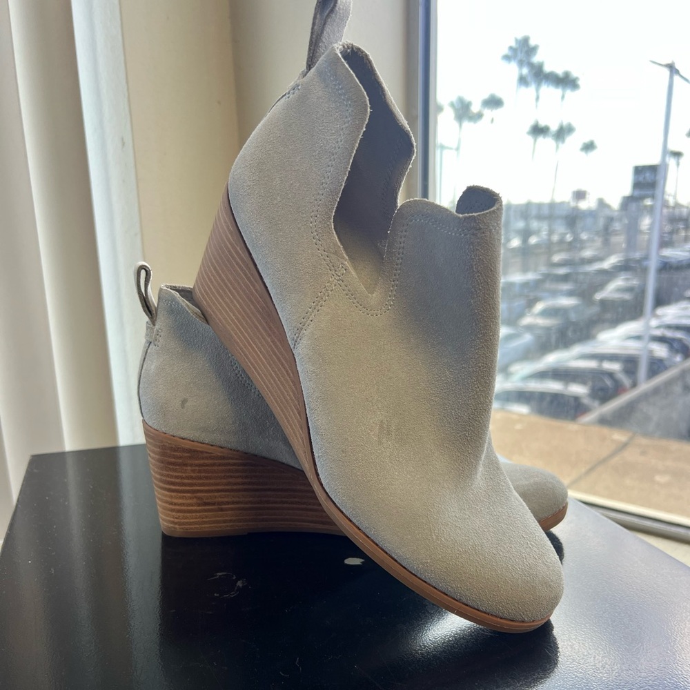 Toms Light Gray/blue Suede Wedges